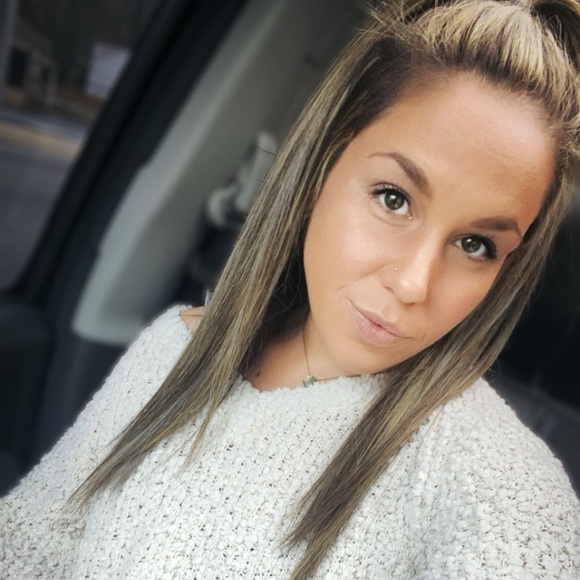 Meet your Posher, Alex 🥰 - Picture 2 of 5